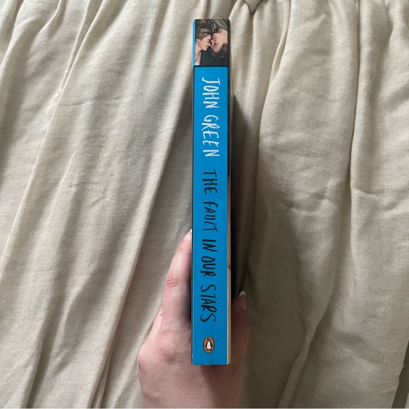 The Fault in Our Stars Book by John Green - Picture 2 of 9